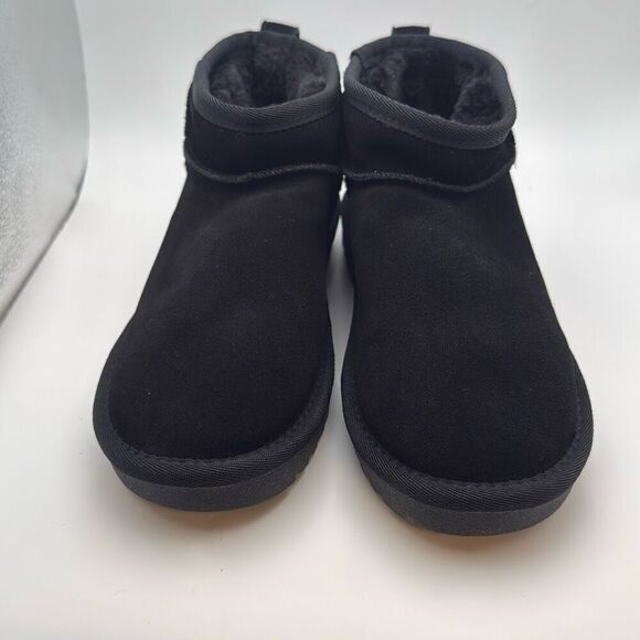 CUSHIONAIRE Women's Cozy Genuine Suede Ankle SnowβBoots - Pull-On SIZE 6 BLACKβοΈ - Picture 2 of 7